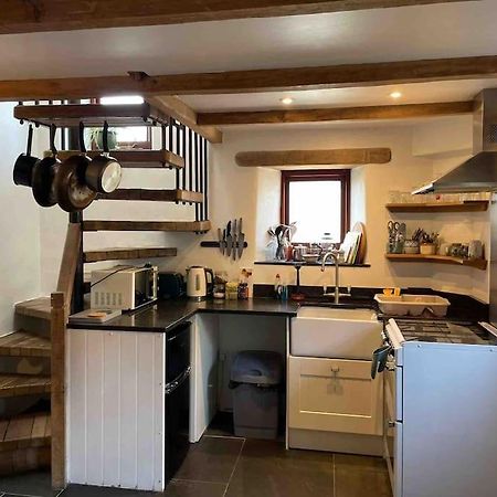 9A Viaduct Cottage - The Cosiest Bolthole In The Sw! 海尔 外观 照片
