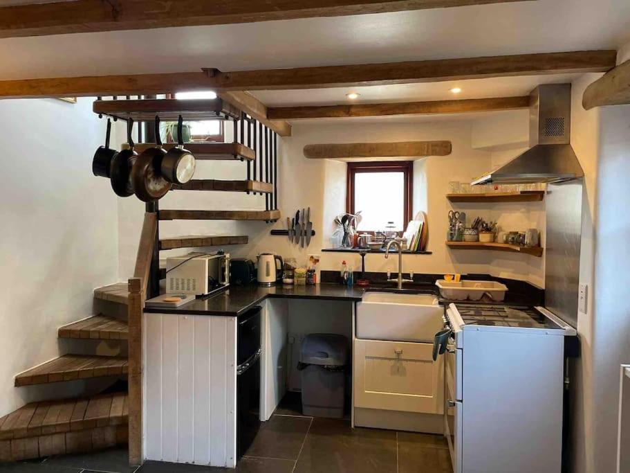 9A Viaduct Cottage - The Cosiest Bolthole In The Sw! 海尔 外观 照片